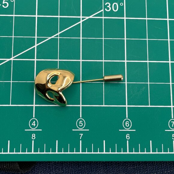 Vintage MONET Phantom of the Opera Mask Pin Gold Plated Signed Designer Jewelry - Picture 10 of 10